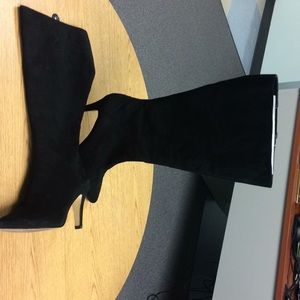 Black suede boots sz 9 fine leather upper Intaglia